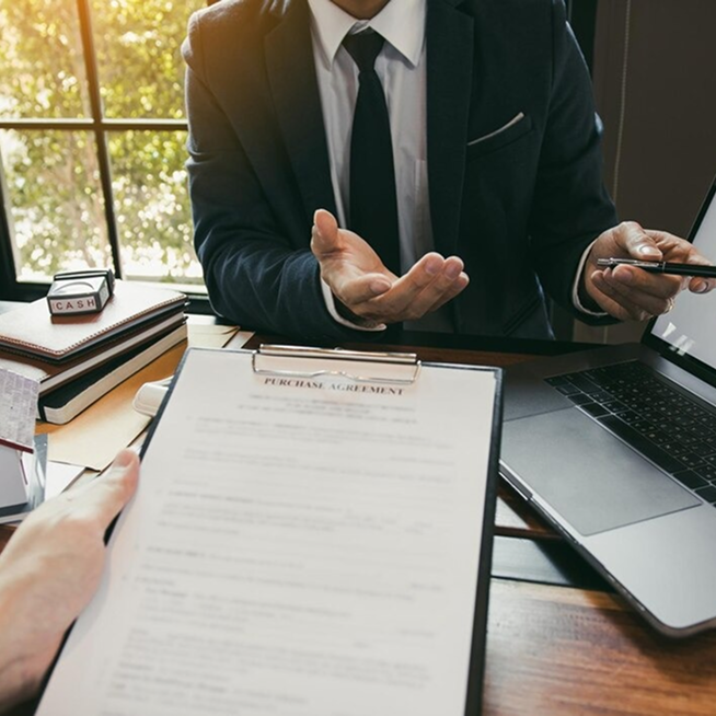 Immobilienberater im Gespräch